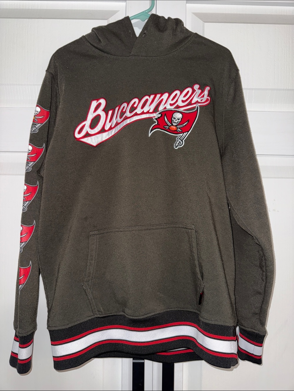 NFL Team Apparel Tampa Bay Buccaneers Pull Over Hoodie Large Used